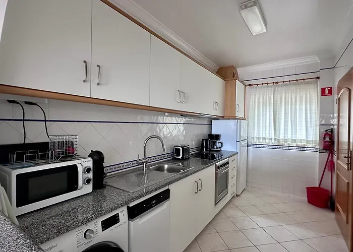 Апартаменты Sunset Haven In - Short Walk To Oldtown